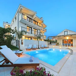 Manda Luxury **** Zadar